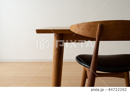 北欧デザインのダイニングチェア 84722202