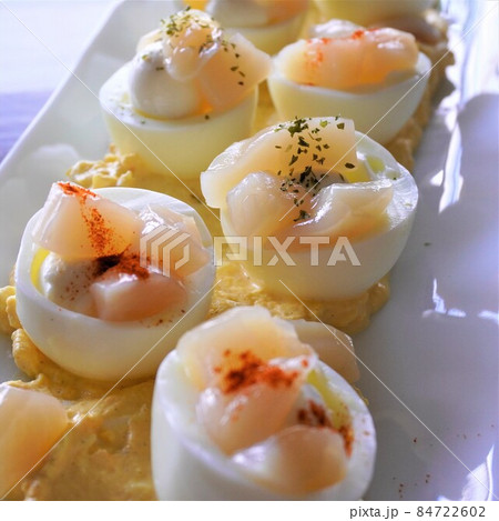 「エッグカップサラダでおもてなし」 84722602