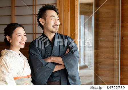 Gotoトラベルなど旅行系の素材に使いやすい温泉宿に遊びにきた美男美女の若い日本人カップル Gotoトラベルなど旅行系の素材に使いやすい温泉宿に遊びにきた美男美女の若い日本人カップル 84722789