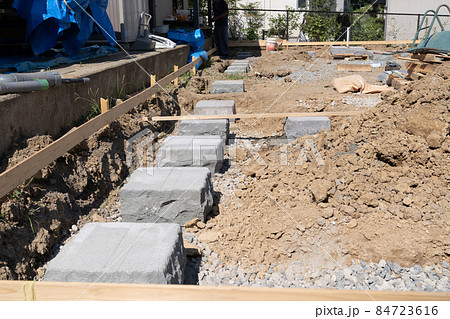 伝統構法の基礎礎石工事 84723616