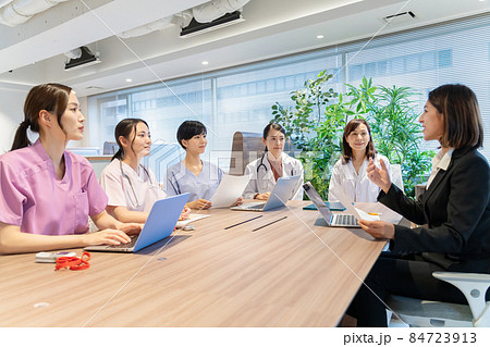 看護師 ミーティング 病院 撮影協力:WEEK芝大門(サンフロンティア不動産) 看護師 ミーティング 病院 撮影協力:WEEK芝大門(サンフロンティア不動産) 84723913