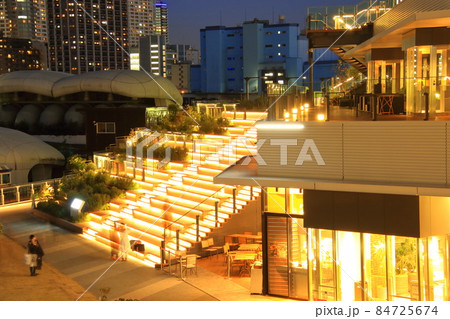 水辺の都市風景 ウォーターズ竹芝と船着場 84725674