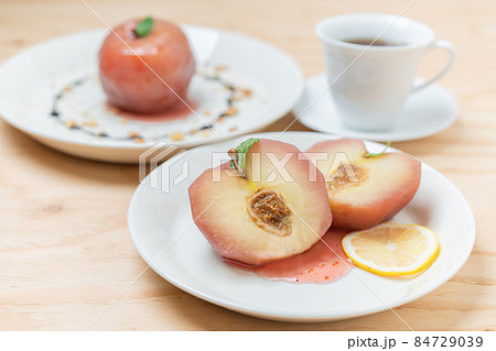 林檎のコンポートとコーヒー 林檎のコンポートとコーヒー 84729039