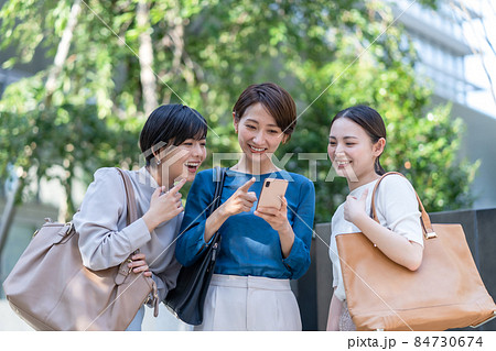 女性 ビジネス 女子会 女性 ビジネス 女子会 84730674