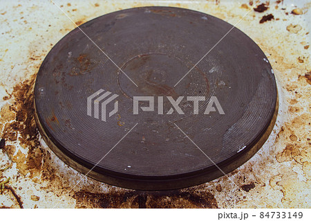 Dirt and grease on the white electric stove 84733149