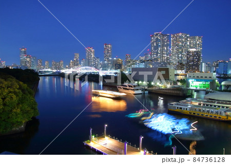 水辺の都市風景 ウォーターズ竹芝と船着場 夜景 水辺の都市風景 ウォーターズ竹芝と船着場 夜景 84736128