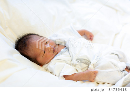 新生児 84736418