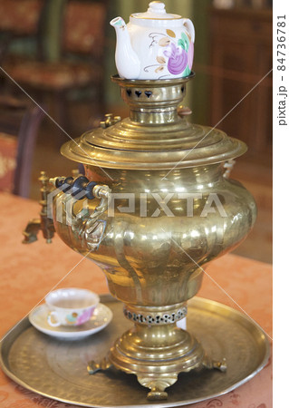 Ancient copper samovar for making tea 84736781