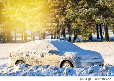 The car under snow The car under snow 84740522