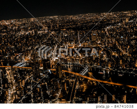 高い所から見る東京の綺麗な夜景 84741038