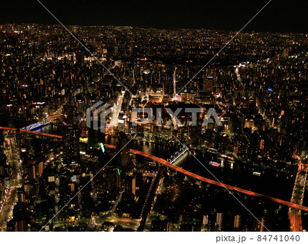 高い所から見る東京の綺麗な夜景 84741040