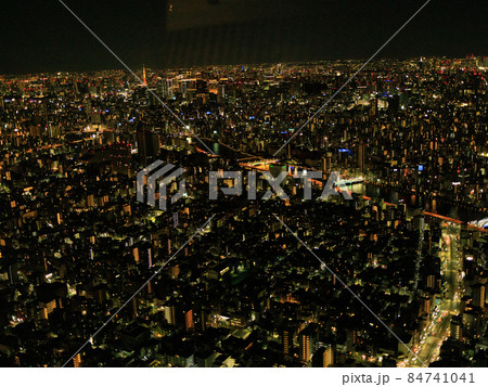 高い所から見る東京の綺麗な夜景 84741041