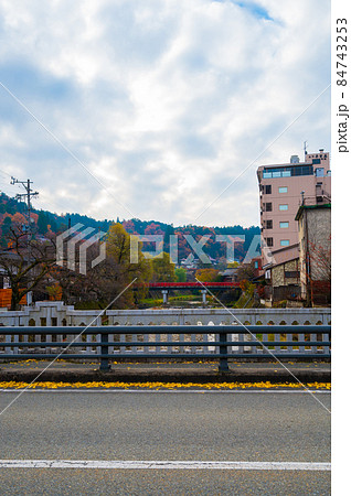 飛騨高山　赤い橋（中橋）街並み／2021年11月撮影 84743253