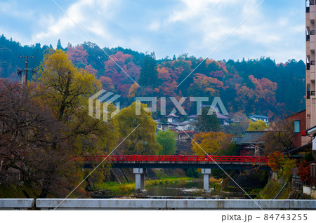 飛騨高山　赤い橋（中橋）街並み／2021年11月撮影 84743255