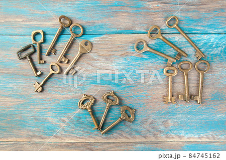 Old meal keys on wooden background 84745162