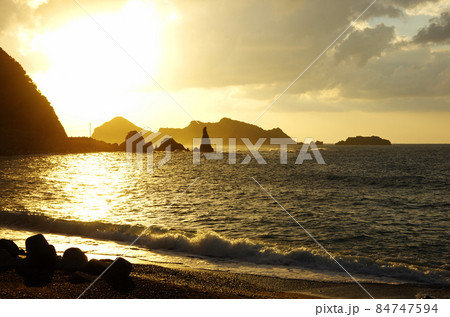 奄美の大和村の戸円海岸の絶景の夕景 84747594