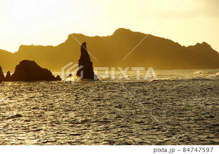 奄美の大和村の戸円海岸の絶景の夕景 奄美の大和村の戸円海岸の絶景の夕景 84747597