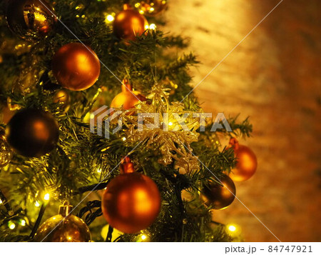 温かなクリスマスツリー 温かなクリスマスツリー 84747921