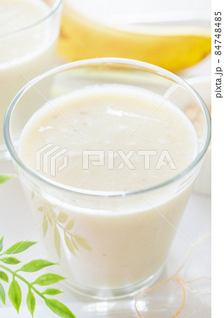 朝食のバナナスムージー 朝食のバナナスムージー 84748485