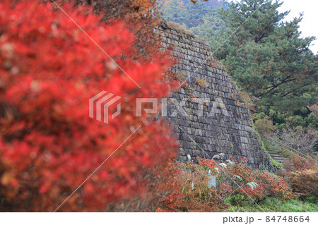マイントピア別子の東平ゾーンの貯鉱庫跡 マイントピア別子の東平ゾーンの貯鉱庫跡 84748664