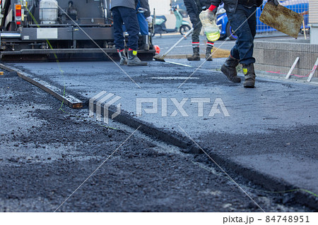 道路工事 アスファルト敷き均し 道路工事 アスファルト敷き均し 84748951