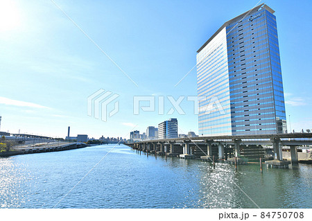 品川ふ頭橋／京浜運河より大井北埠頭橋方面を望む(東京都品川区)【2021.12】 84750708