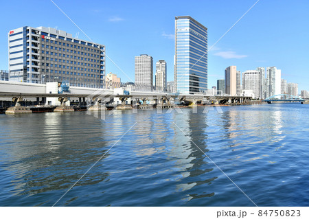 品川ふ頭橋、天王洲アイル／シーフォートスクエア方面を望む(東京都品川区)【2021.12】 84750823