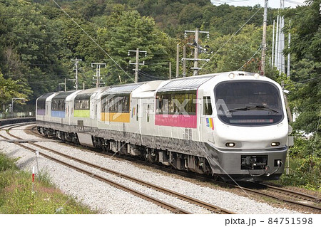 【運転手ぼかし済】臨時特急「特急ニセコ号」（ノースレインボーエクスプレス）仁山駅発車 84751598