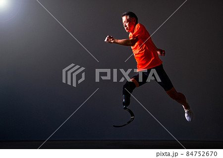 障がい者　男性 84752670