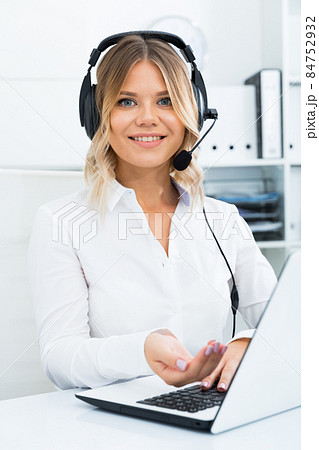 Friendly girl technical support person or call center manager in the office 84752932
