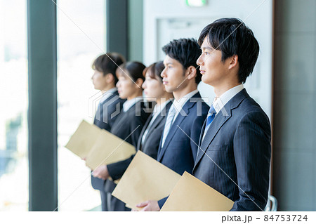 就職活動する学生 84753724