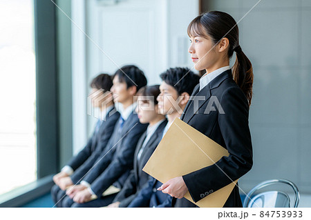 就職活動する学生 84753933