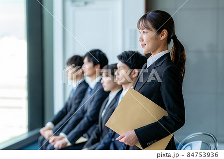 就職活動する学生 84753936
