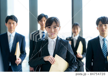 就職活動する学生 就職活動する学生 84754720
