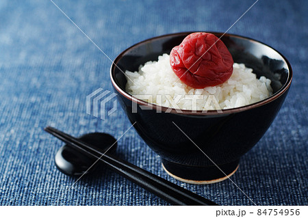 梅干しとご飯 84754956