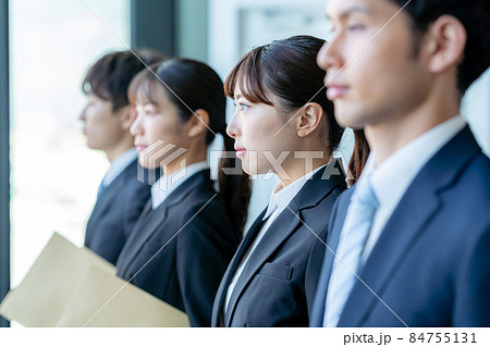 就職活動する学生 84755131