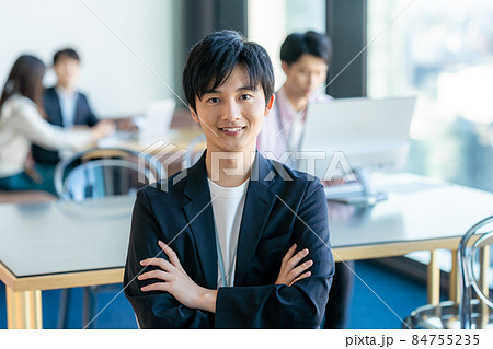 若いビジネスマン 若いビジネスマン 84755235