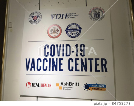 アメリカ・コロナワクチン摂取会場看板 84755273