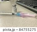 アメリカ・コロナワクチン摂取、ファイザーワクチンと注射機 84755275