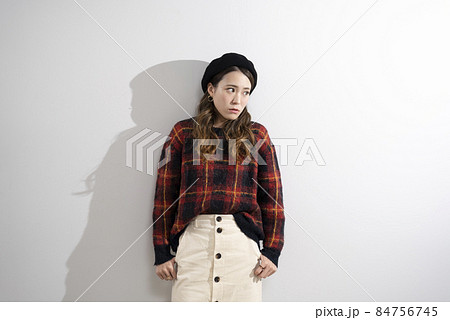 ベレー帽を被った女性 ベレー帽を被った女性 84756745