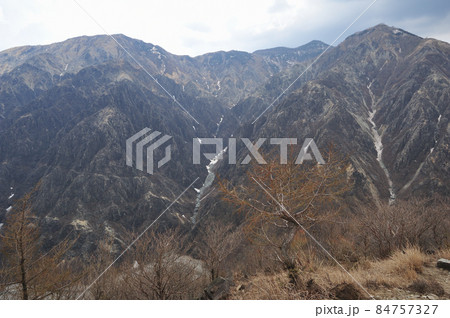 足尾 太平山南西尾根中腹から見る沢入山、オロ山などウメコバ沢源流の山 足尾 太平山南西尾根中腹から見る沢入山、オロ山などウメコバ沢源流の山 84757327