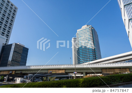 【都市風景】港区の高層ビルと高速道路のある澄み切った青空のある風景 【都市風景】港区の高層ビルと高速道路のある澄み切った青空のある風景 84757847