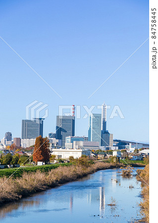 「埼玉県」見沼田んぼから望む、芝川とさいたま新都心 「埼玉県」見沼田んぼから望む、芝川とさいたま新都心 84758445