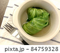 コンソメスープがおいしいシンプルなロールキャベツの一品 84759328