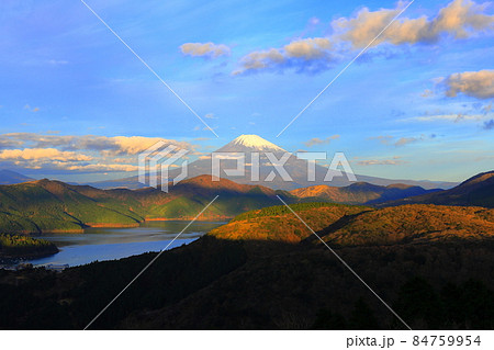 大観山からの朝日を浴びる富士山/箱根大観山展望台 大観山からの朝日を浴びる富士山/箱根大観山展望台 84759954