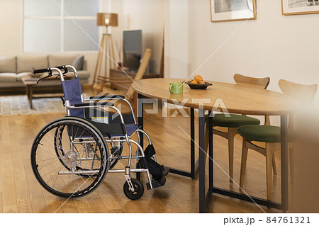 リビング 車椅子 84761321