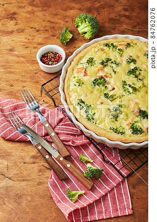 Homemade quiche with red fish, salmon, broccoli and cheese on wooden background 84762076