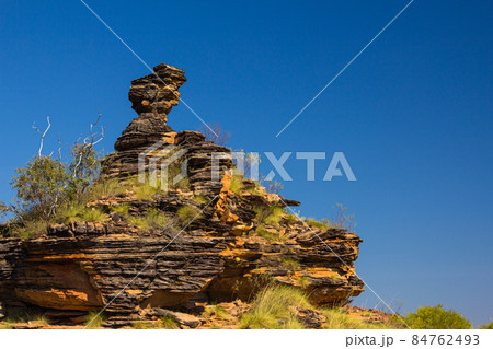 オーストラリア　西オーストラリア州のカナナラのミリマ国立公園の奇岩 84762493