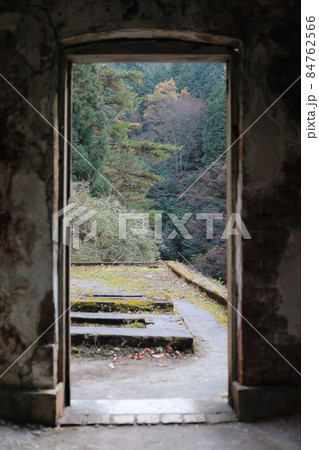 別子銅山の産業遺産「東平」第三通洞近くの旧第三変電所跡 84762566