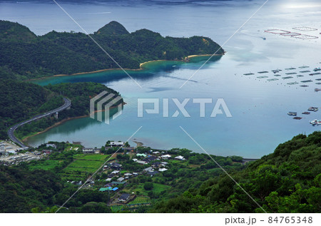 瀬戸内町の高知山中腹の展望台からの眺め 84765348